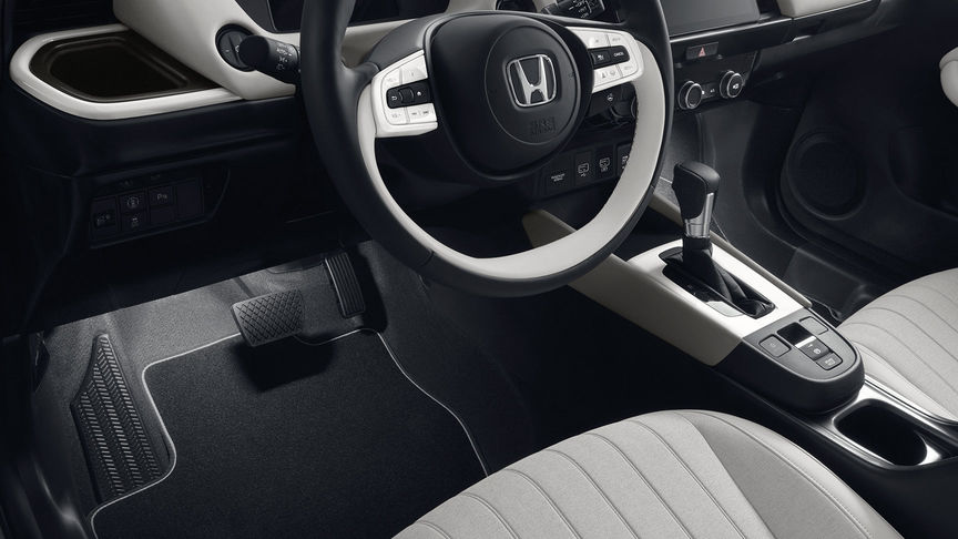 Detailný záber interiéru modelu Honda Jazz Hybrid s balíkom osvetlenia Illumination.