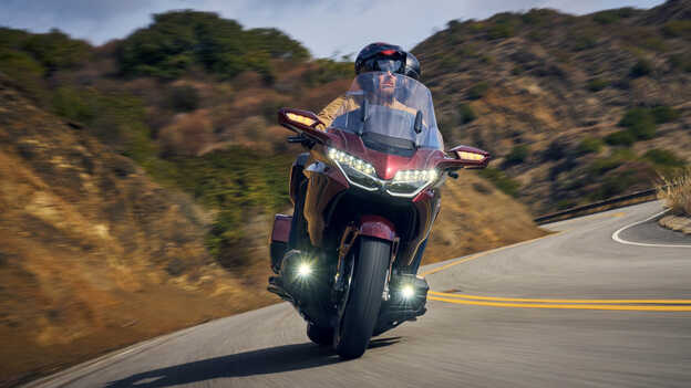 Honda GL1800 Gold Wing Tour, Full LED osvetlenie s LED hmlovými svetlami